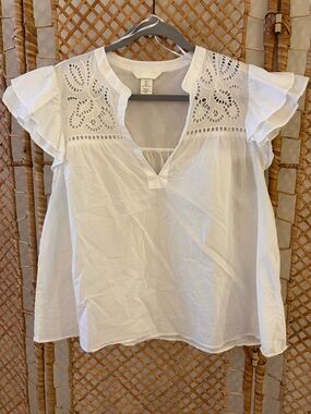 NWOT H&M Women’s White Eyelet Flutter-Sleeve Cotton Blouse